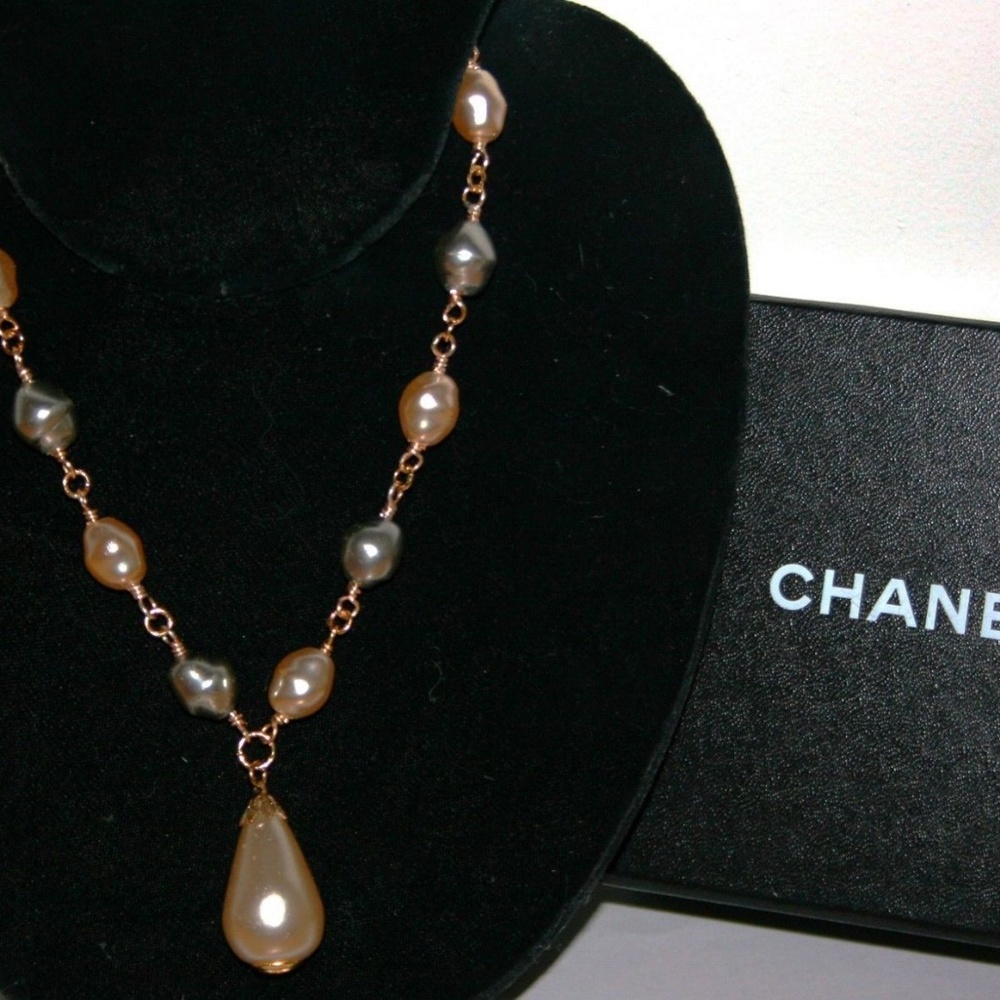 Vintage Chanel Cream Grey Pearl CC logo Necklace